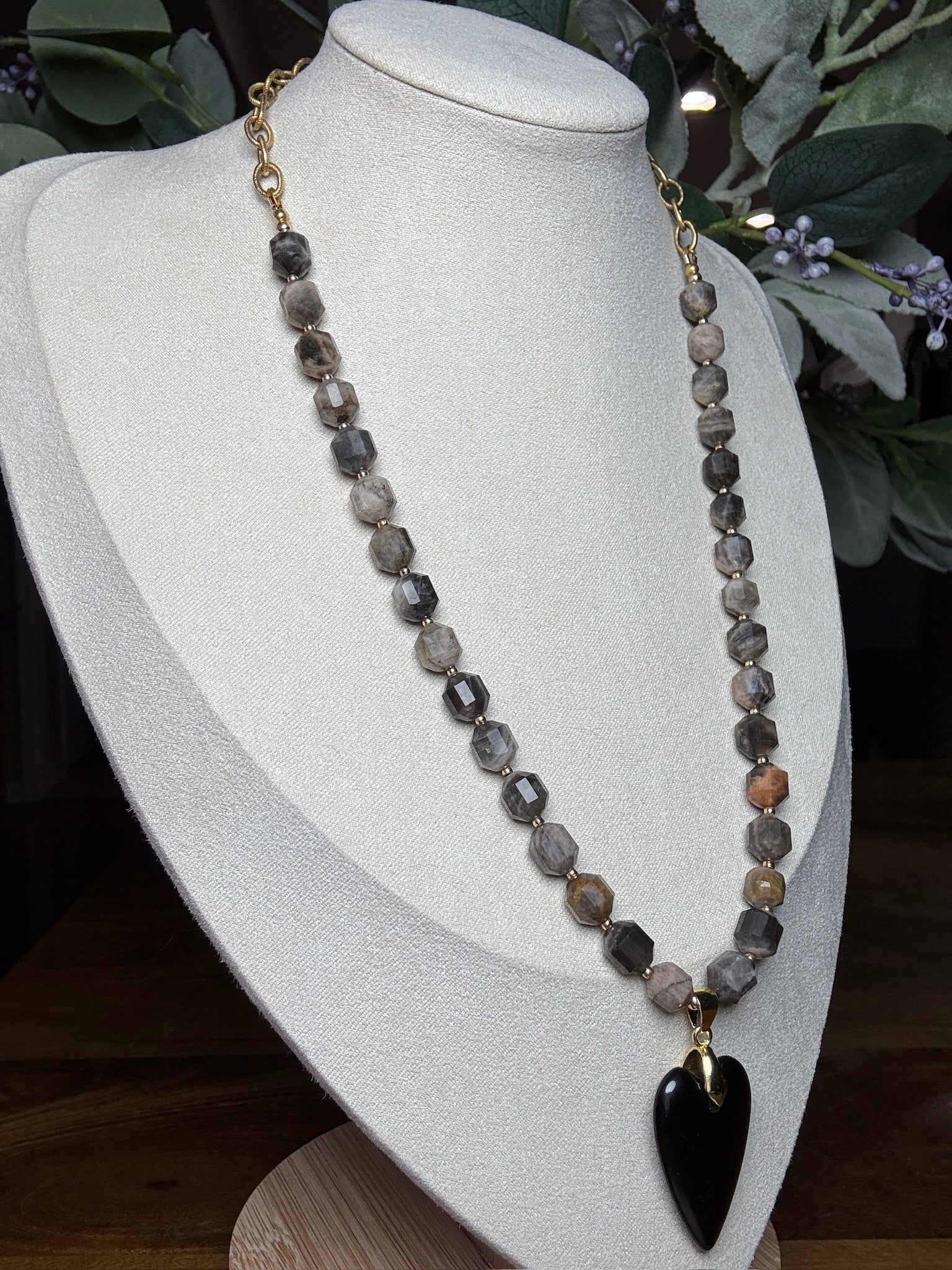 Nightfall Queen Necklace