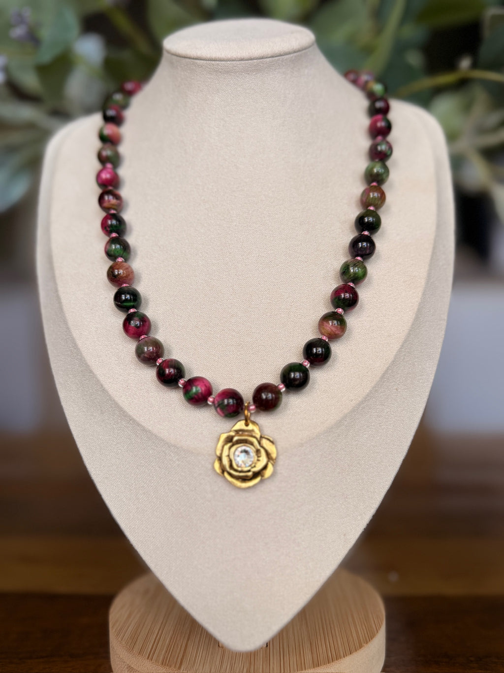 Kiss from a rose necklace