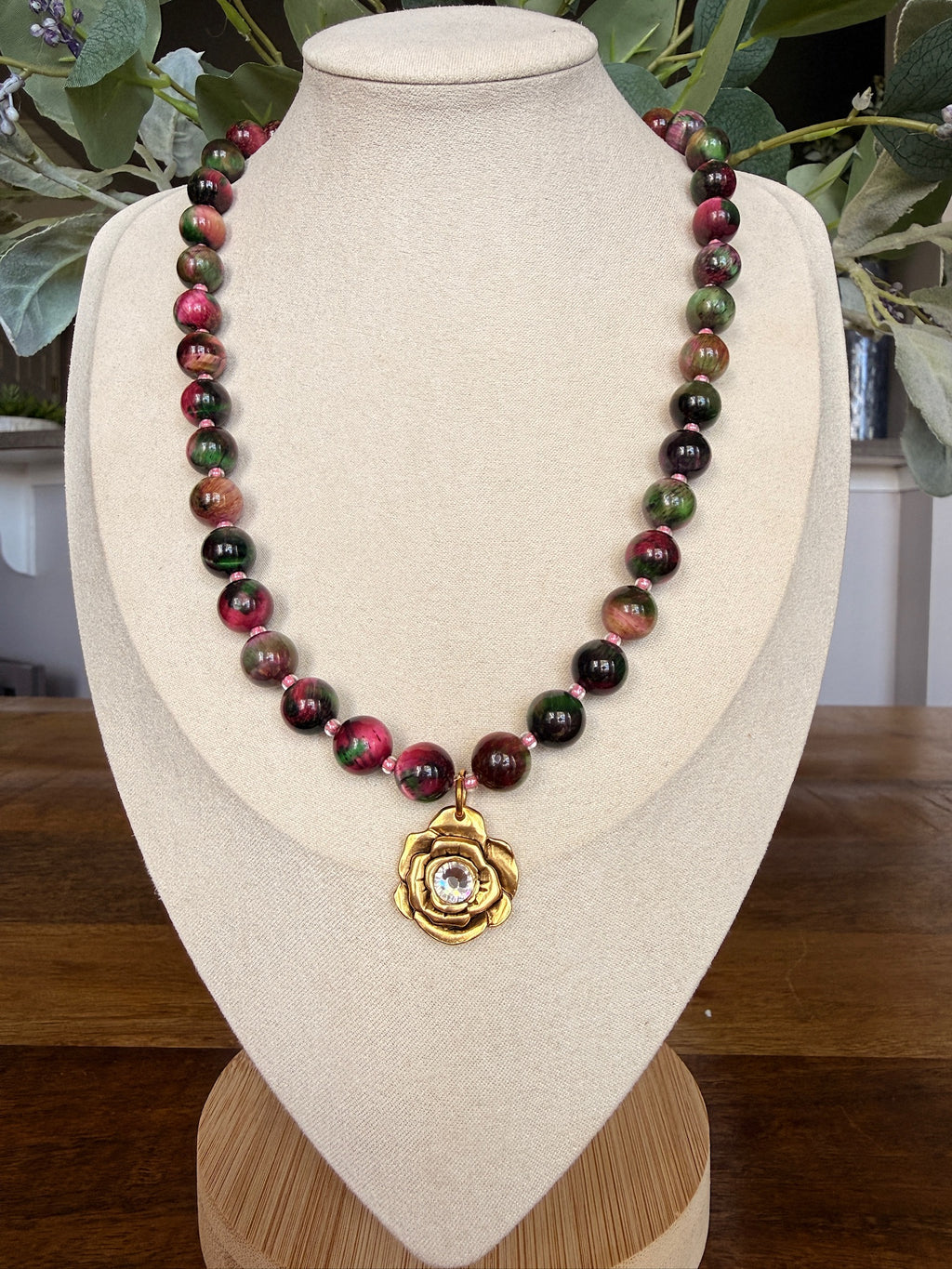 Kiss from a rose necklace
