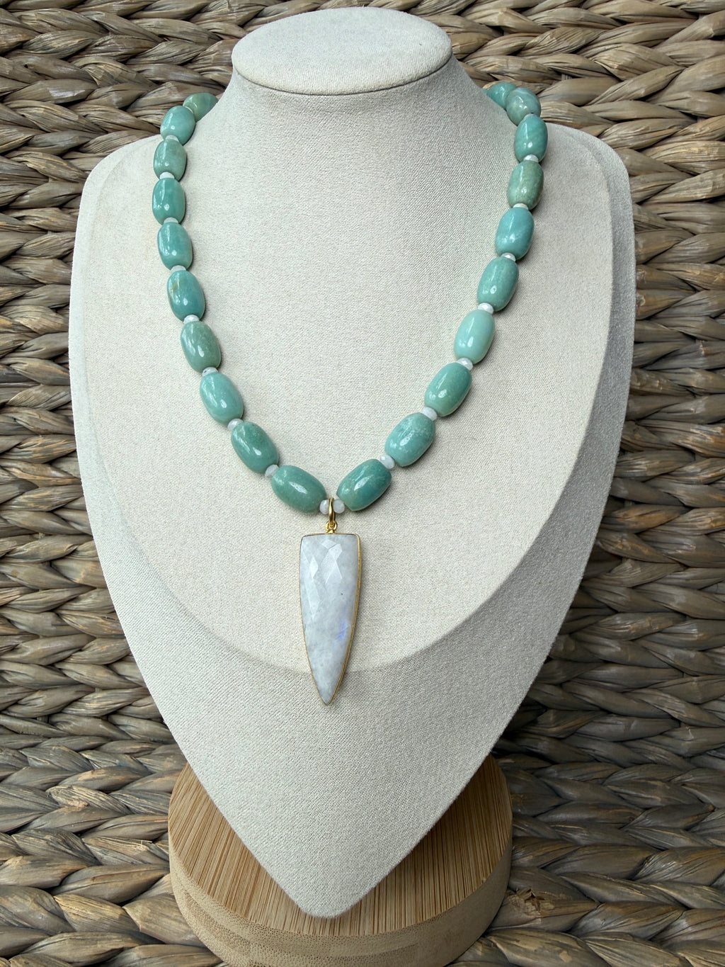 Serene Shimmer Necklace