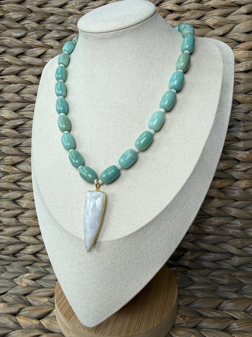 Serene Shimmer Necklace