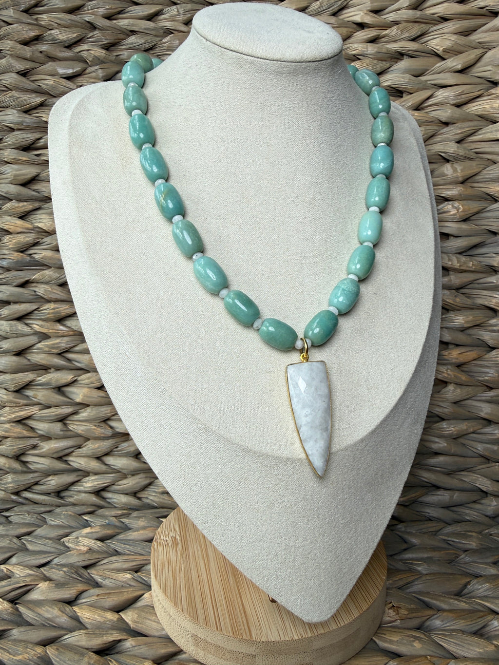 Serene Shimmer Necklace